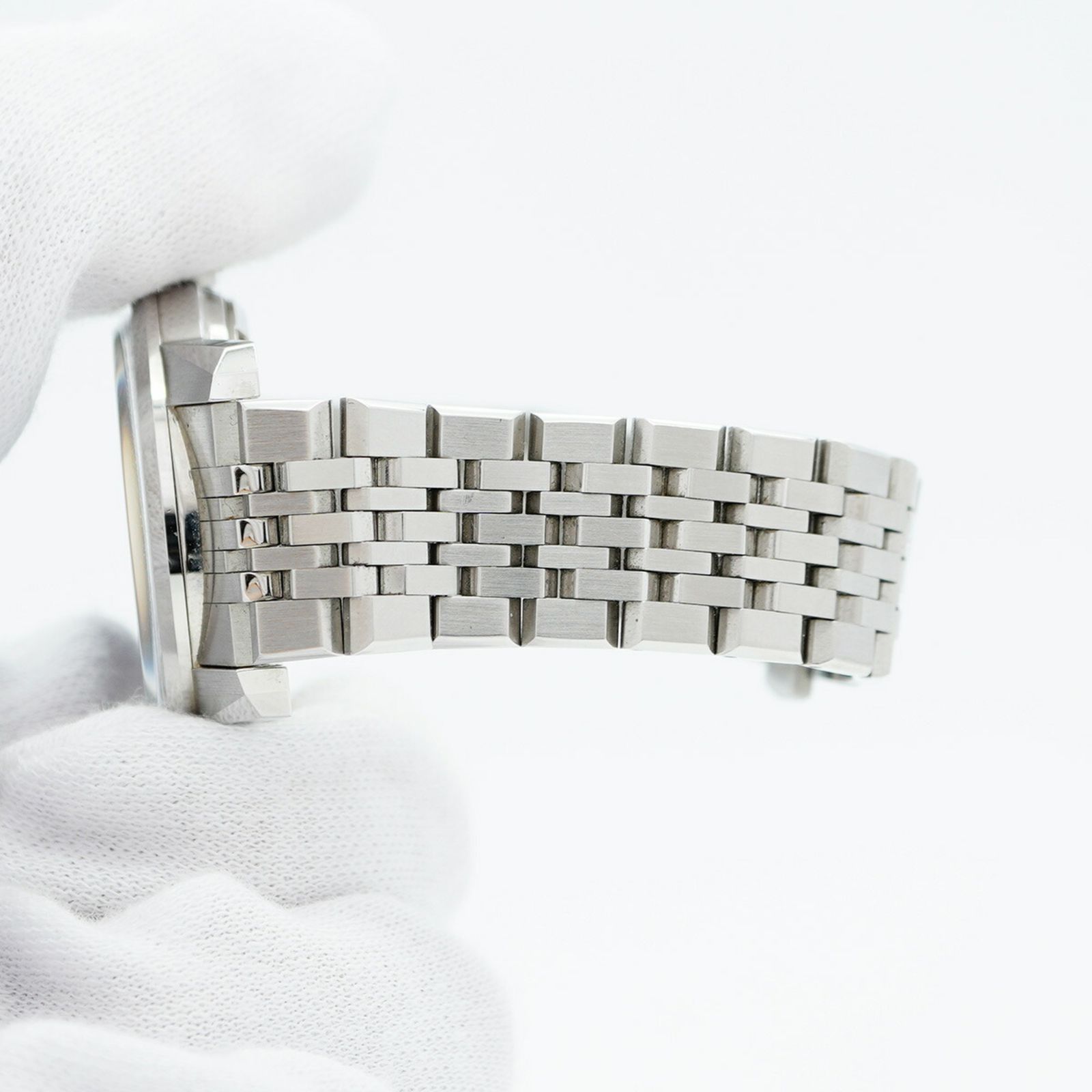 ネイビー文字盤腕時計