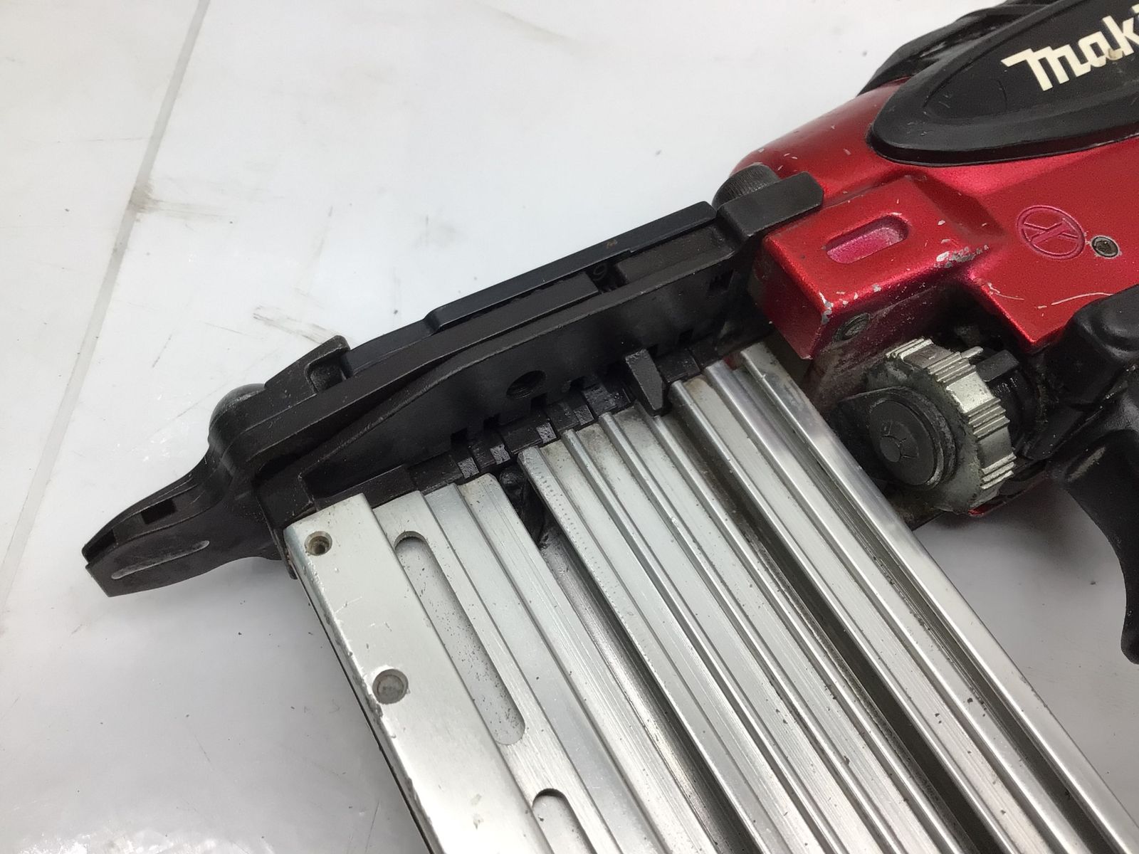  品 Makita マキタ 高圧ピンタッカ 50 mm AF 501 HP エコツー M 02 釘打機 エアーツール