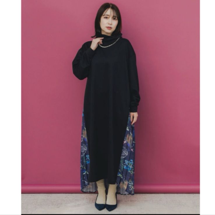 iS ScoLar 花柄素材切替タートルネックワンピース
