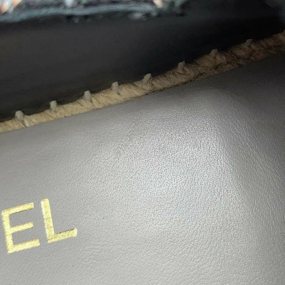 フラット シューズ