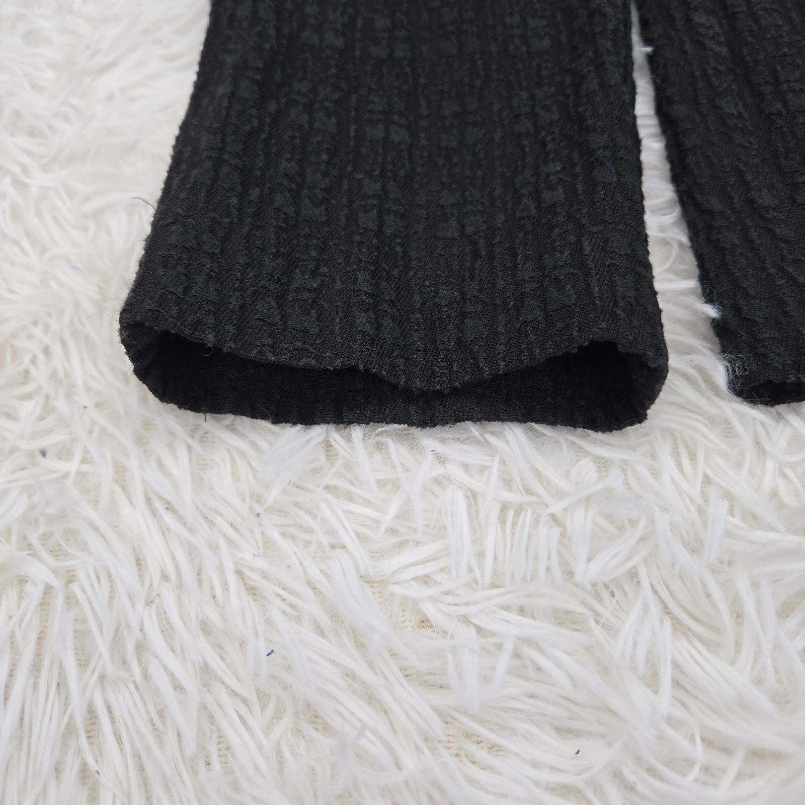 テーパードパンツ