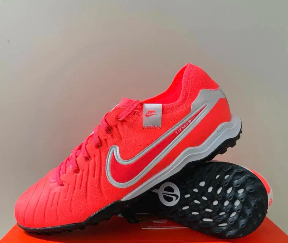 ナイキ ティエンポ レジェンド プロ サッカーシューズ 255
