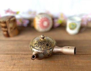 メーカー直送 九谷焼×萬古焼 急須 小 手打ちピンク粒