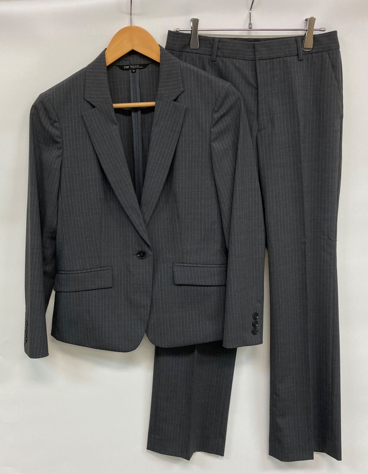 ピンストライプ グレー