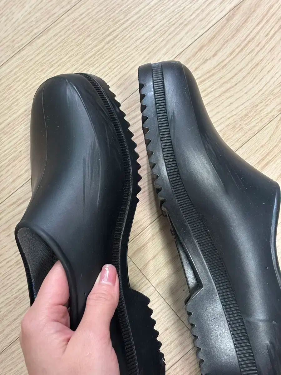  プラティカ有馬 かな ブラック Tシャツ 37 その他 ブーツ