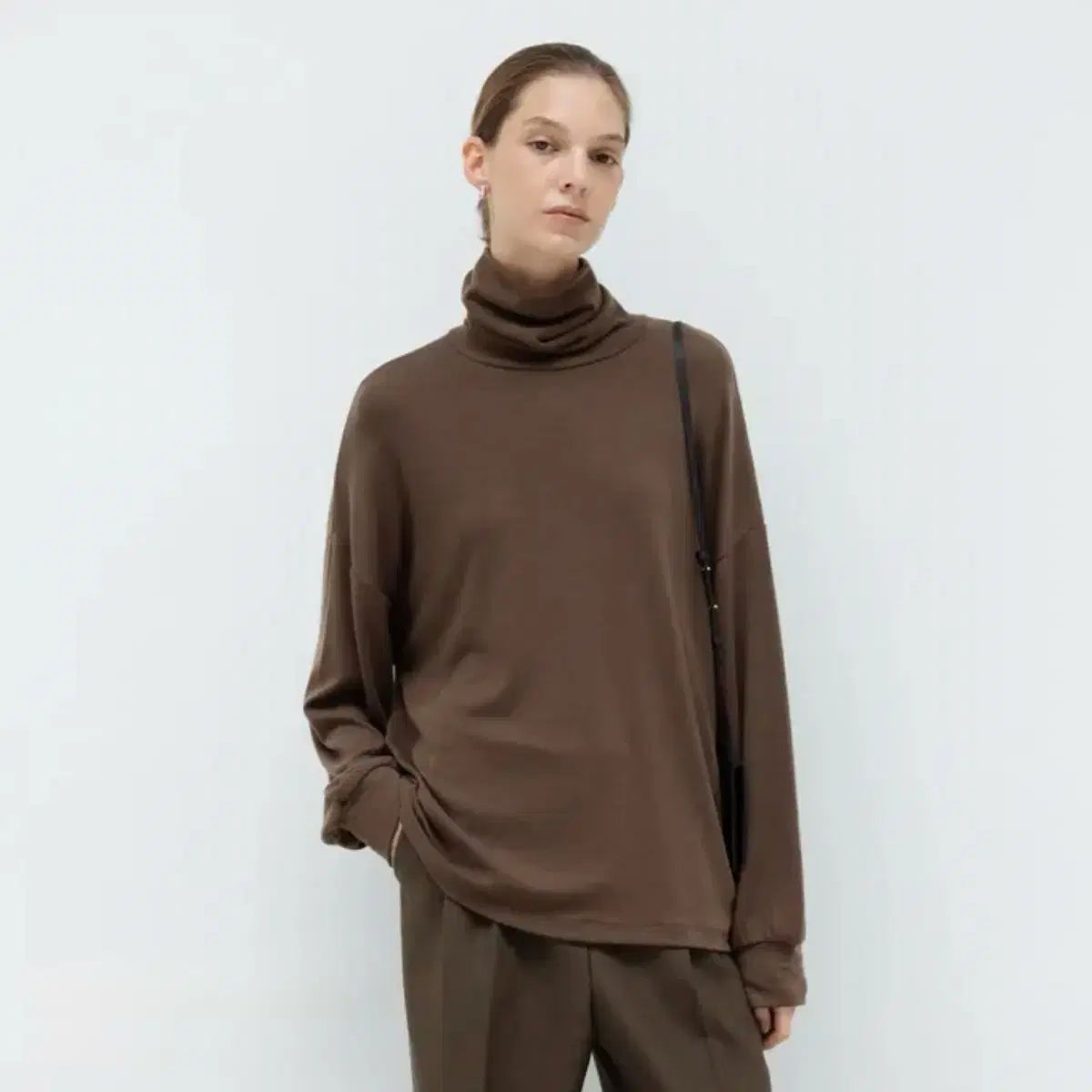 ネセサリー ウール ルーズ タートルネック