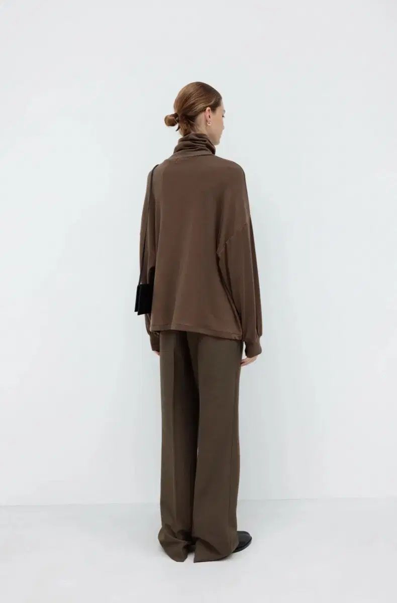 ネセサリー ウール ルーズ タートルネック