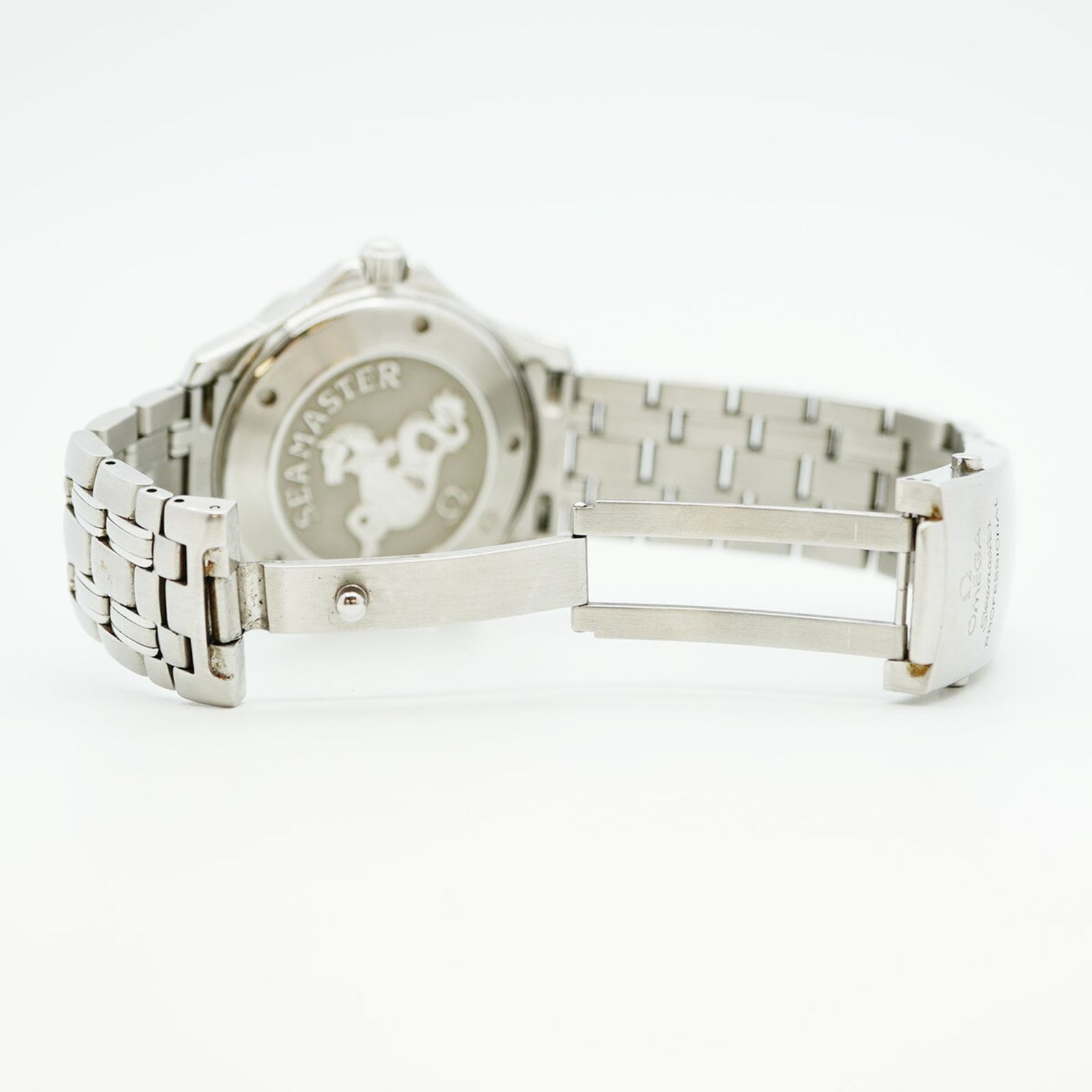 001 黒文字盤腕時計