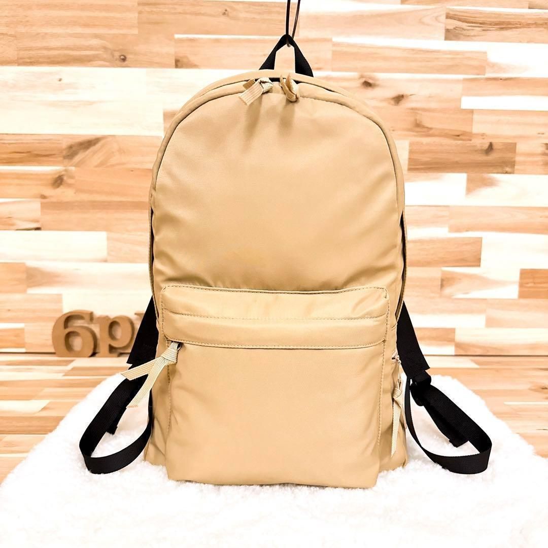 エミアトリエ 撥水加工ナイロン 2段構造リュック ヨガ スポーツ ベージュ×黒 バックパック