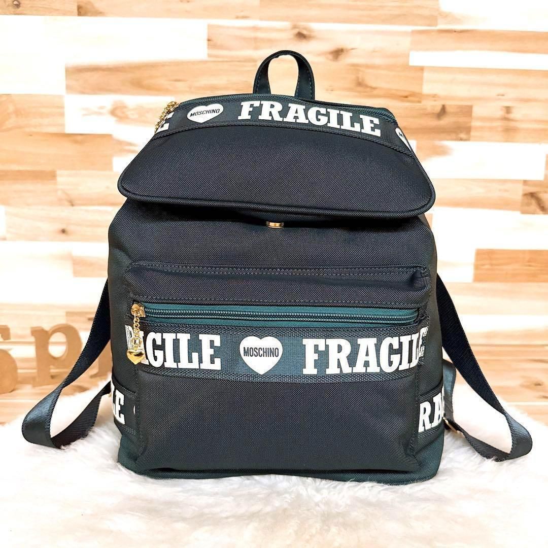稀少 モスキーノ フラジャイル ハート ロゴ ナイロン リュック カーキ×白 A4サイズ バックパック