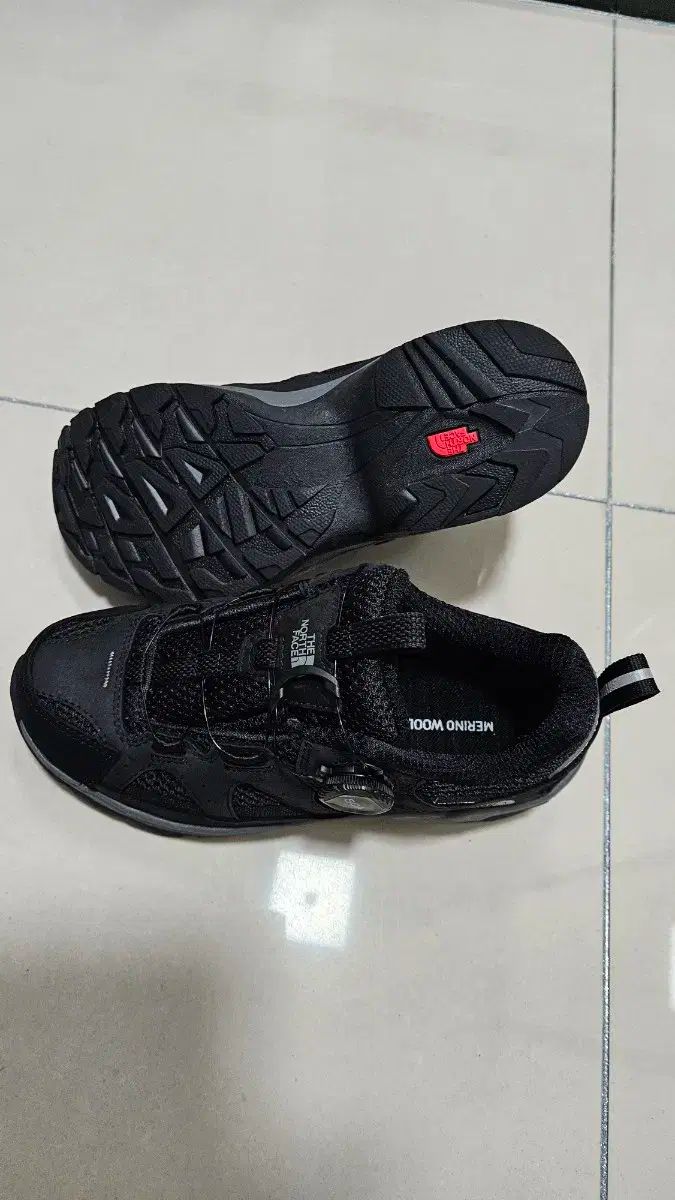  ザノースフェイス ブラック ダイアル スニーカー 23 5センチ ハット ジャケット 登山靴 トレッキングシューズ アウトドアシューズ