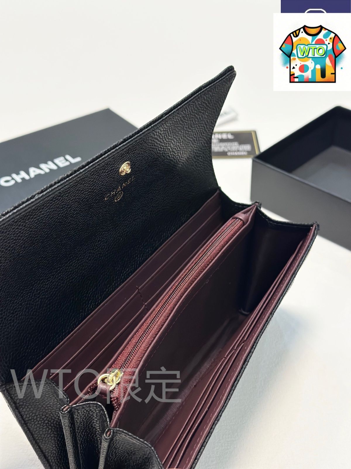 クラシック二つ折りウォレットシリーズ キャビアレザーを採用し精巧な仕上げに優れる