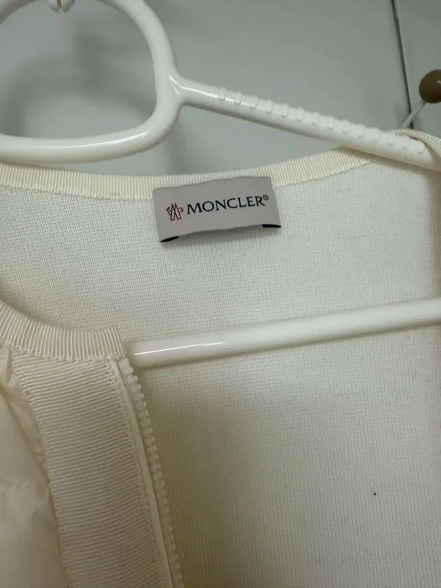 モンクレール レディース アイボリー ダウン カーディガン