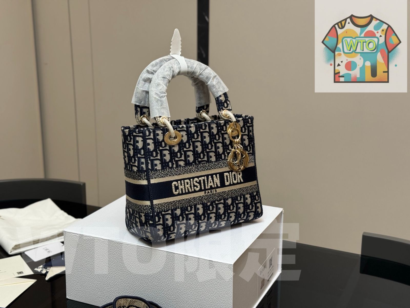 刺繍ディアナバッグシリーズ 刺繍の広い肩帯が特徴的1-WTO輸入-MZR