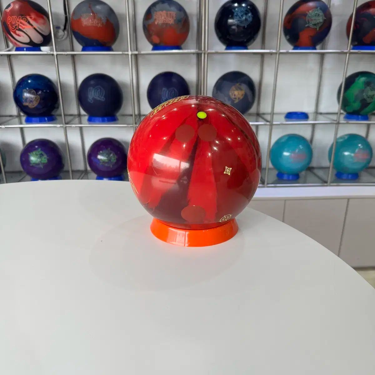 Attentionスカーレット ボーリングボール リース穴あけ