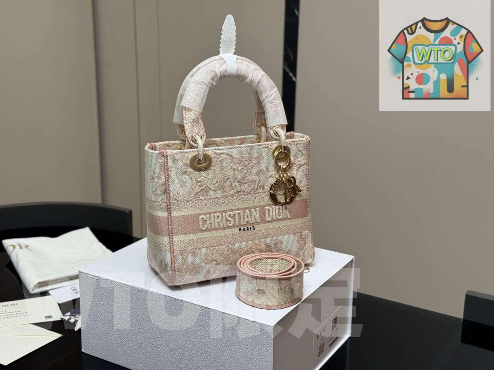 刺繍の広い肩帯が特徴的1-WTO輸入-JVV