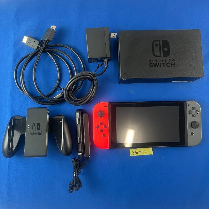 SG511 すぐ遊べるセット Nintendo Switch 初期型 本体 ジョイコン レッド ブラック ドッグ ジョイコングリップ ジョイコンストラップ コード類 まとめ セット 任天堂 ニンテンドー スイッチ Joy-Con 赤 黒 ストラップ
