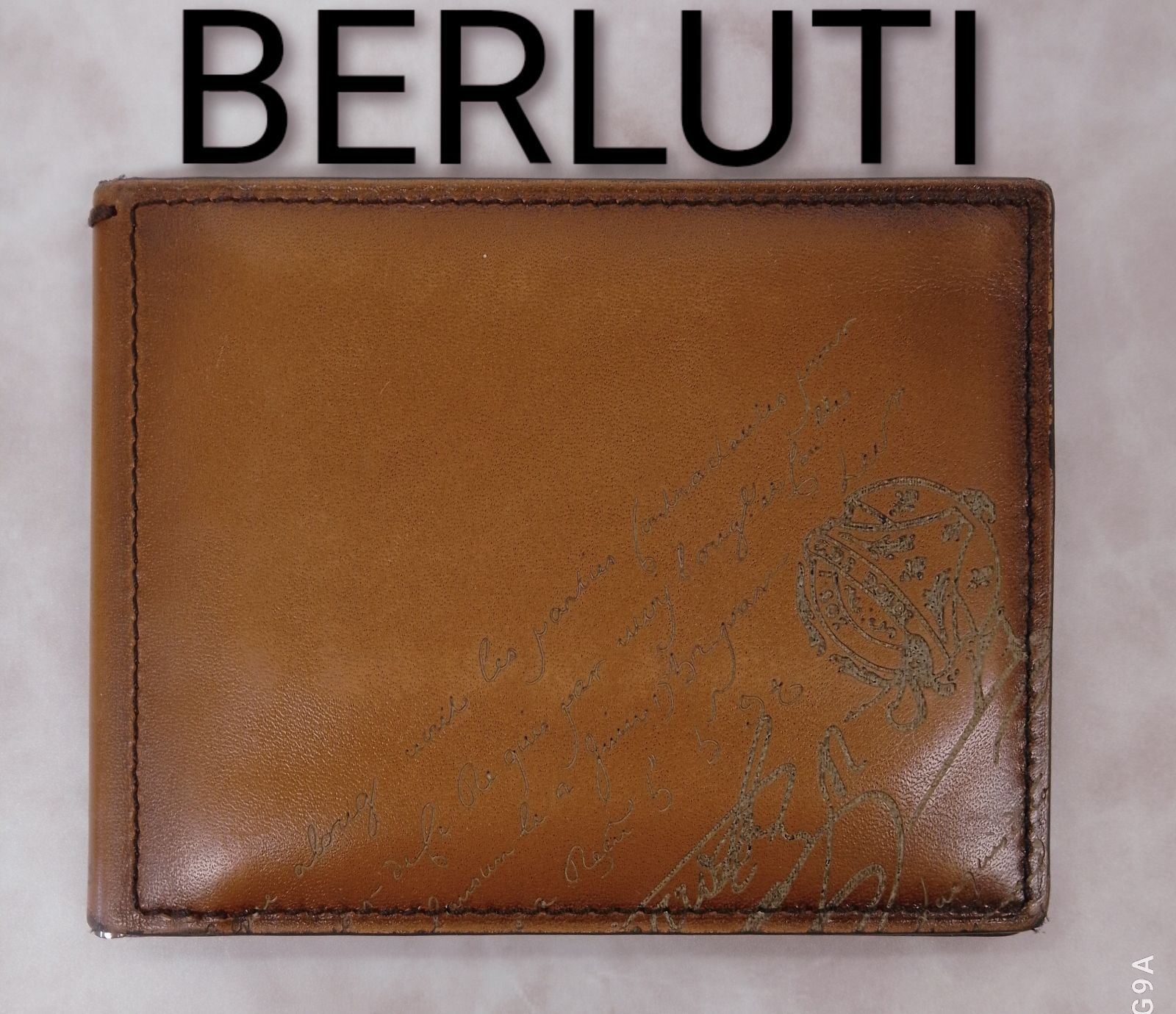 AMZ26 ベルルッティ カリグラフィ メンズ マネークリップ 二つ折り財布 ビルクリップ