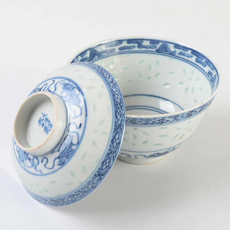 中国 大清康煕年製 青花蓮花文 透蛍手 蓋茶碗 V S 253