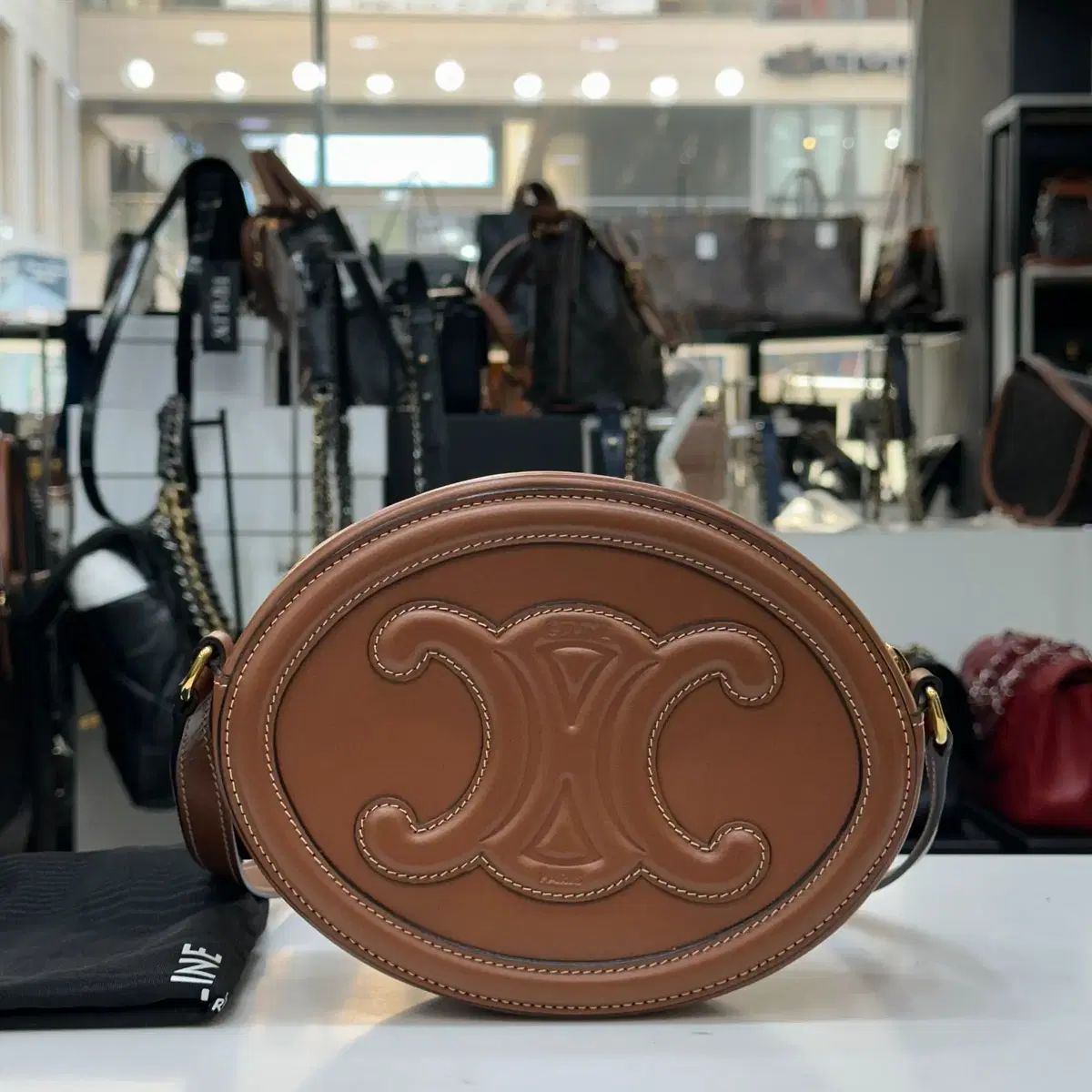 Celine セリーヌ オーヴァル パール large 198603DXC