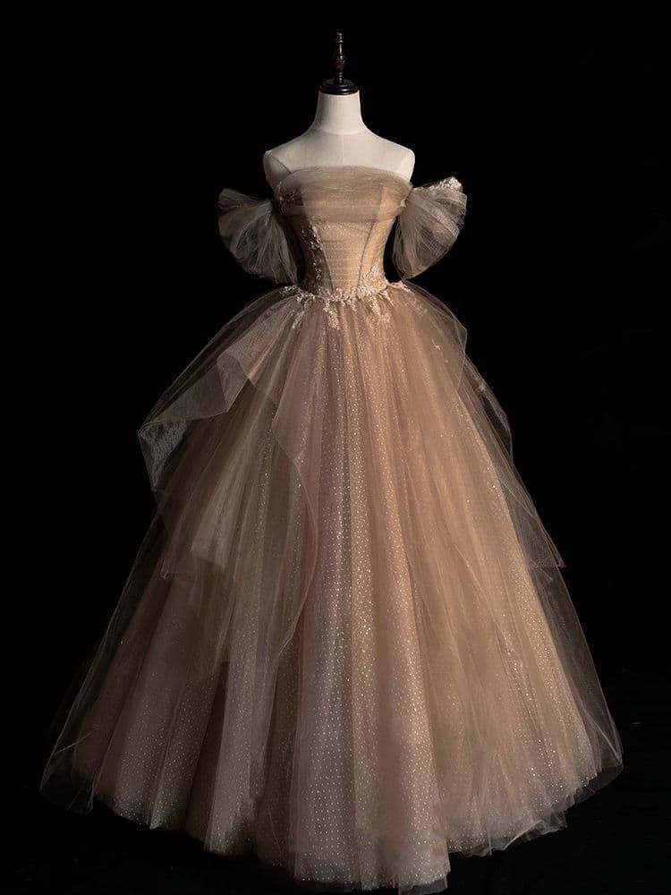 ️静かな夜に咲く光の花 ️上品ベージュのクラシカルドレス