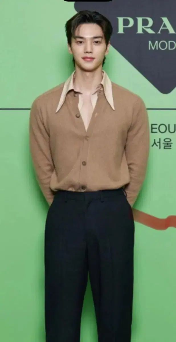 プラダ RUNWAY カーディガン ソン ガン着用