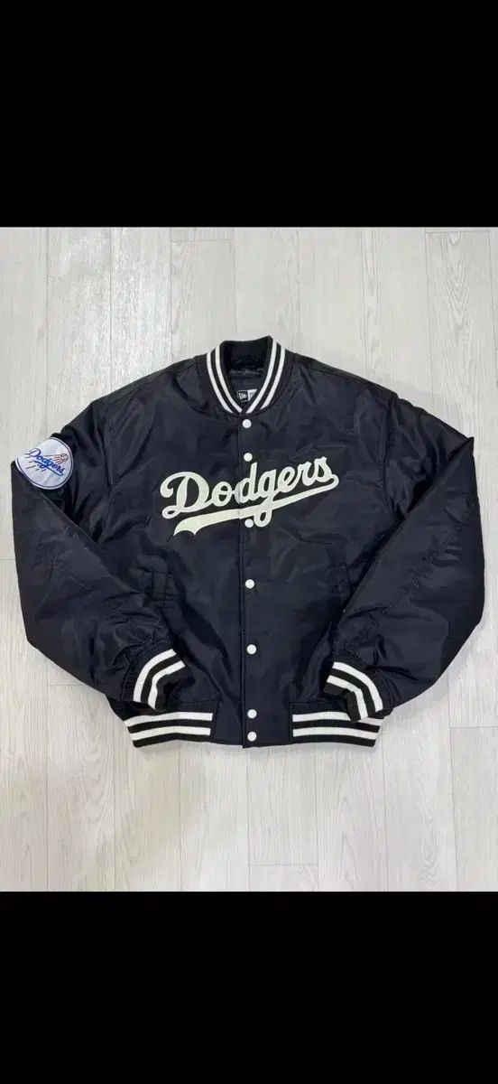 NEW ERA LA ドジャース ブラック スター スタジアム ジャケット