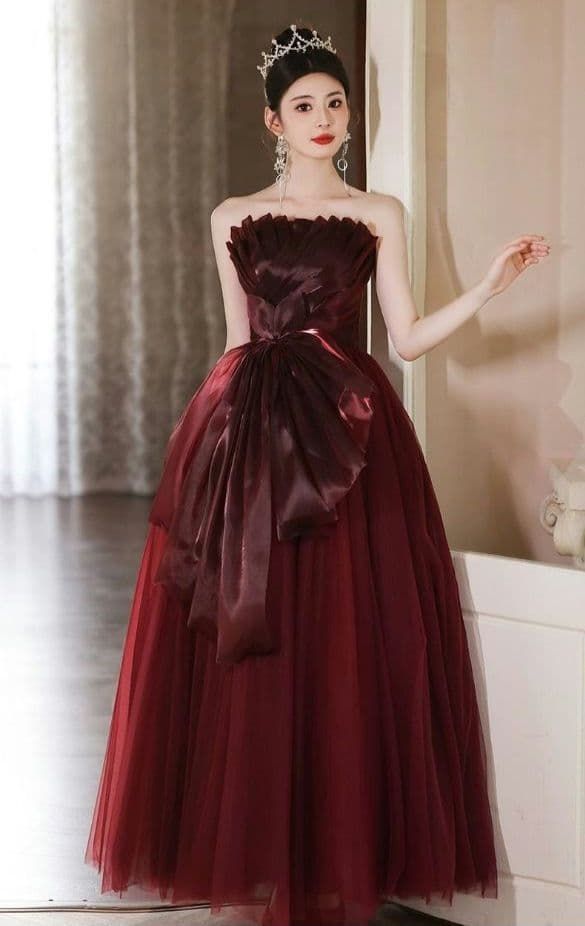 ️艶めくバーガンディの誘惑 優雅な光沢が放つロイヤルプリンセスドレス