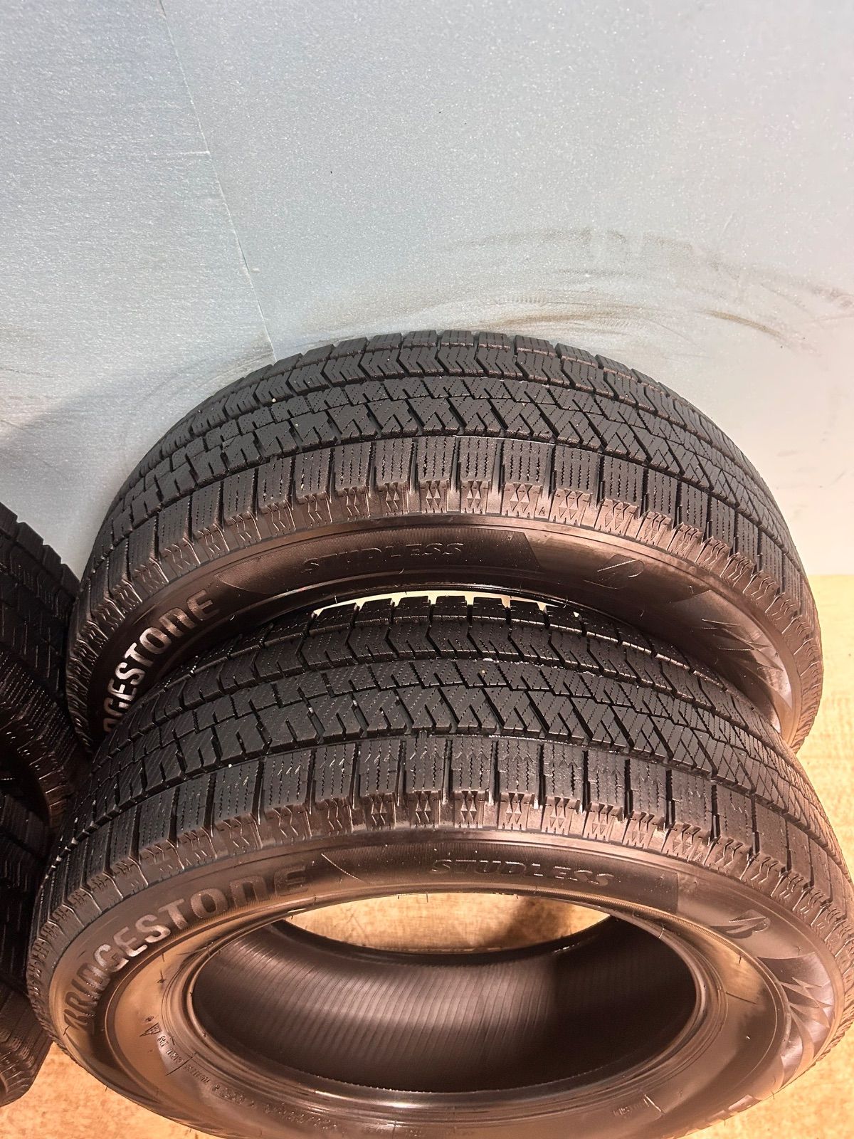 スタッドレスタイヤ