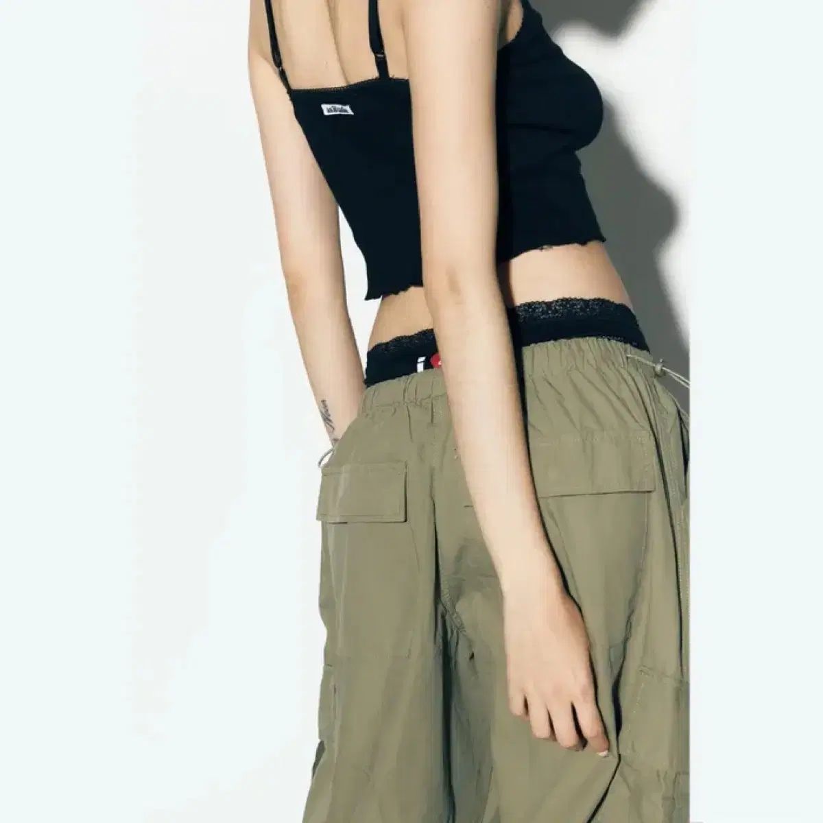 エズイフ キャル カーゴパンツ カーキ 一回着用 LE SSERAFIM