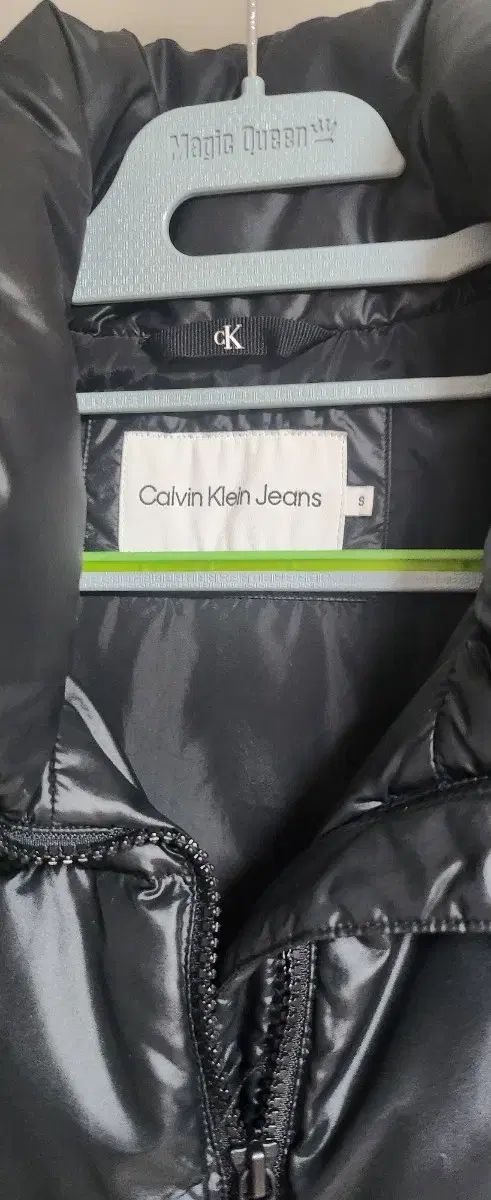 カルバン クライン レディース ショート ダウン ベスト