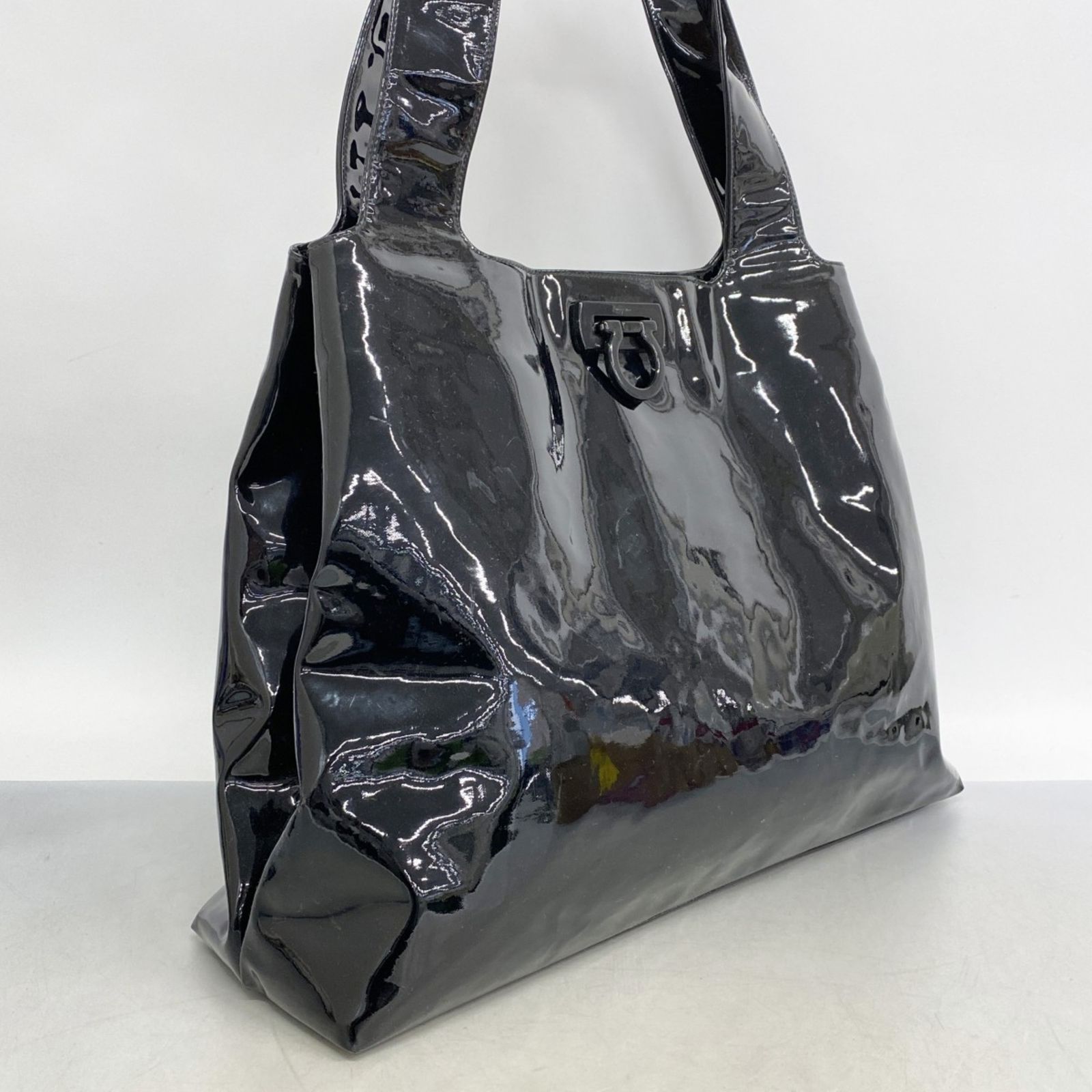 サルヴァトーレ フェラガモ Salvatore Ferragamo サルヴァトーレフェラガモ トートバッグ ガンチーニ エナメル ブラック レディース