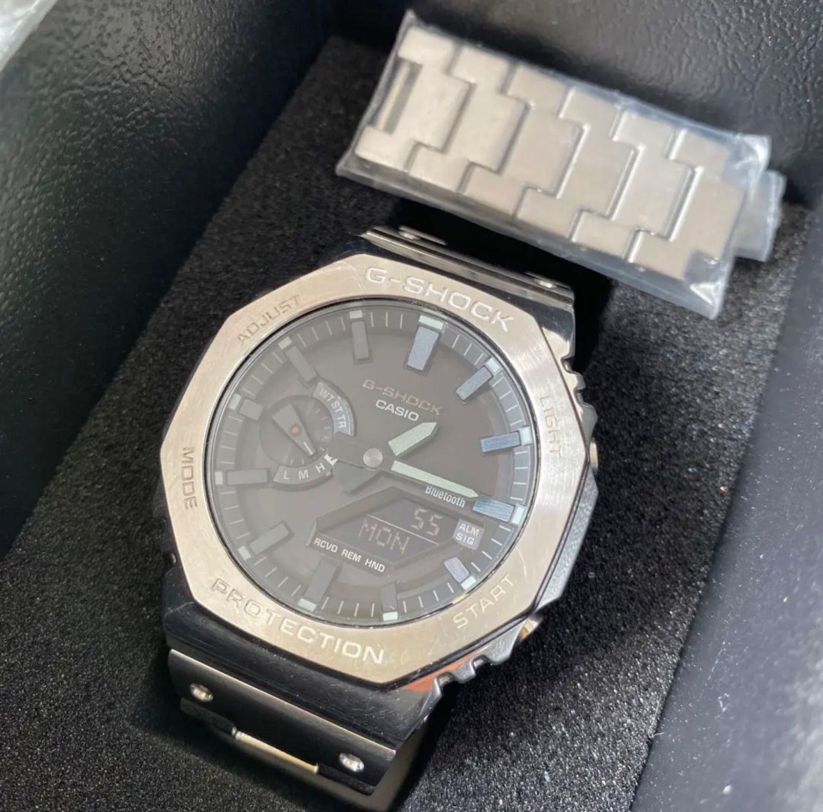 カシオ ソーラー 腕時計 G-SHOCK GM-B2100SD-1AJF シルバー ブラック