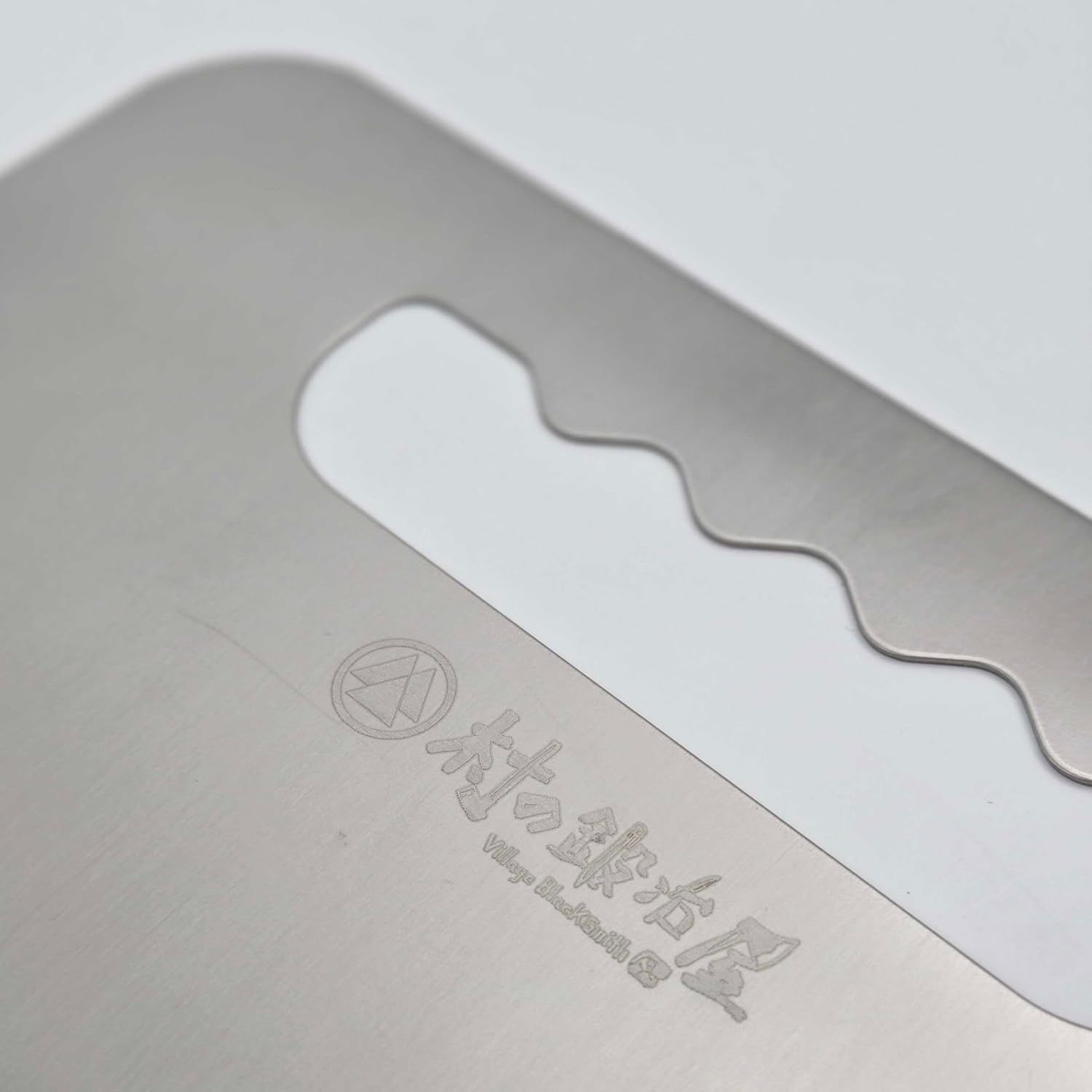 純チタンは抗菌作用がありカビを防ぐ衛生的なまな板