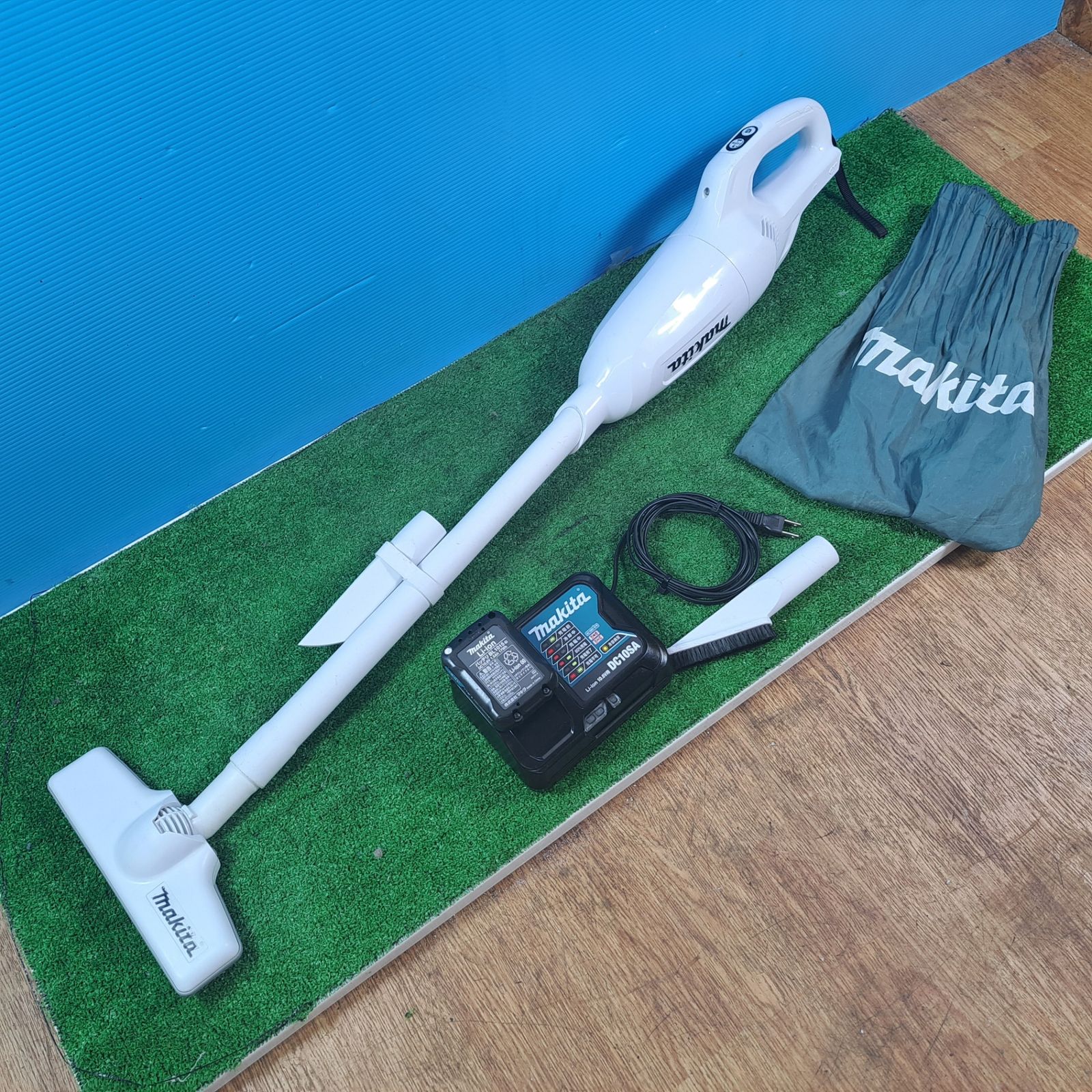 マキタ makita コードレスクリーナー CL108FDSHW 岩槻店