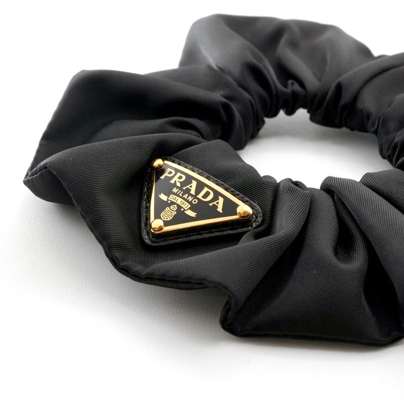 プラダ RE-NYLON シュシュ ブラックゴールド 未使用 プラダ RE-NYLON