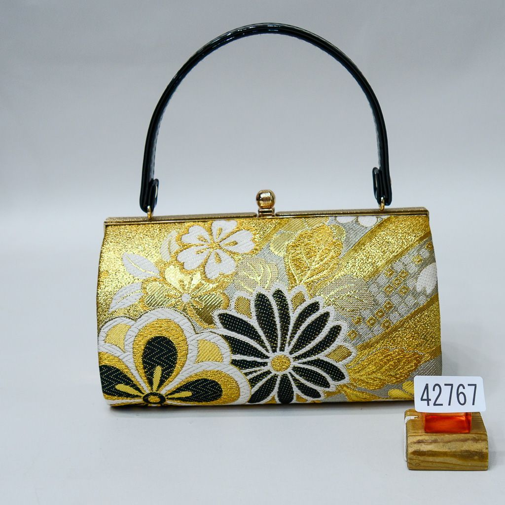 草履バッグセット 帯地 三段 フリーサイズ 24 cm 適合足サイズ22 5～24 5 金色 黒色 振袖 成人式 結婚式 NO 42767