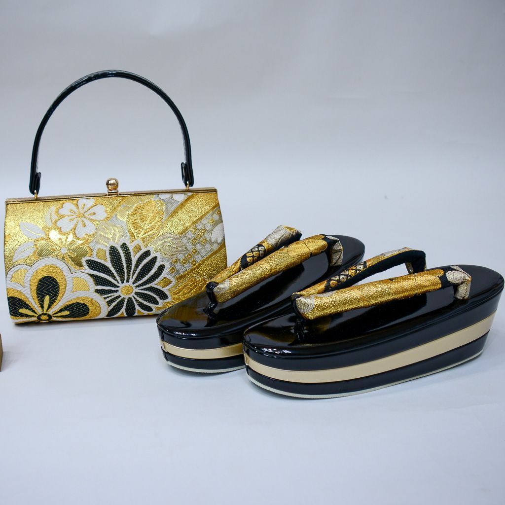 草履バッグセット 帯地 三段 フリーサイズ 24 cm 適合足サイズ22 5～24 5 金色 黒色 振袖 成人式 結婚式 NO 42767