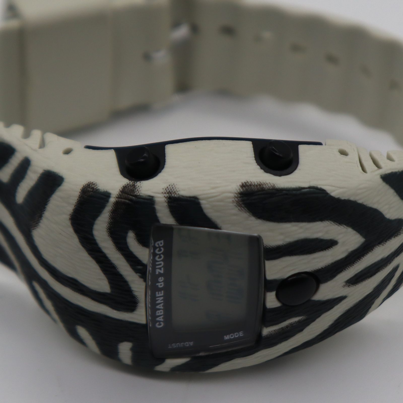 cabane de zucca  腕時計　カバンドズッカ　ゼブラ柄　箱保証書付き cabane de zucca 腕時計 カバンドズッカ ゼブラ柄 箱保証書付き - メルカリ