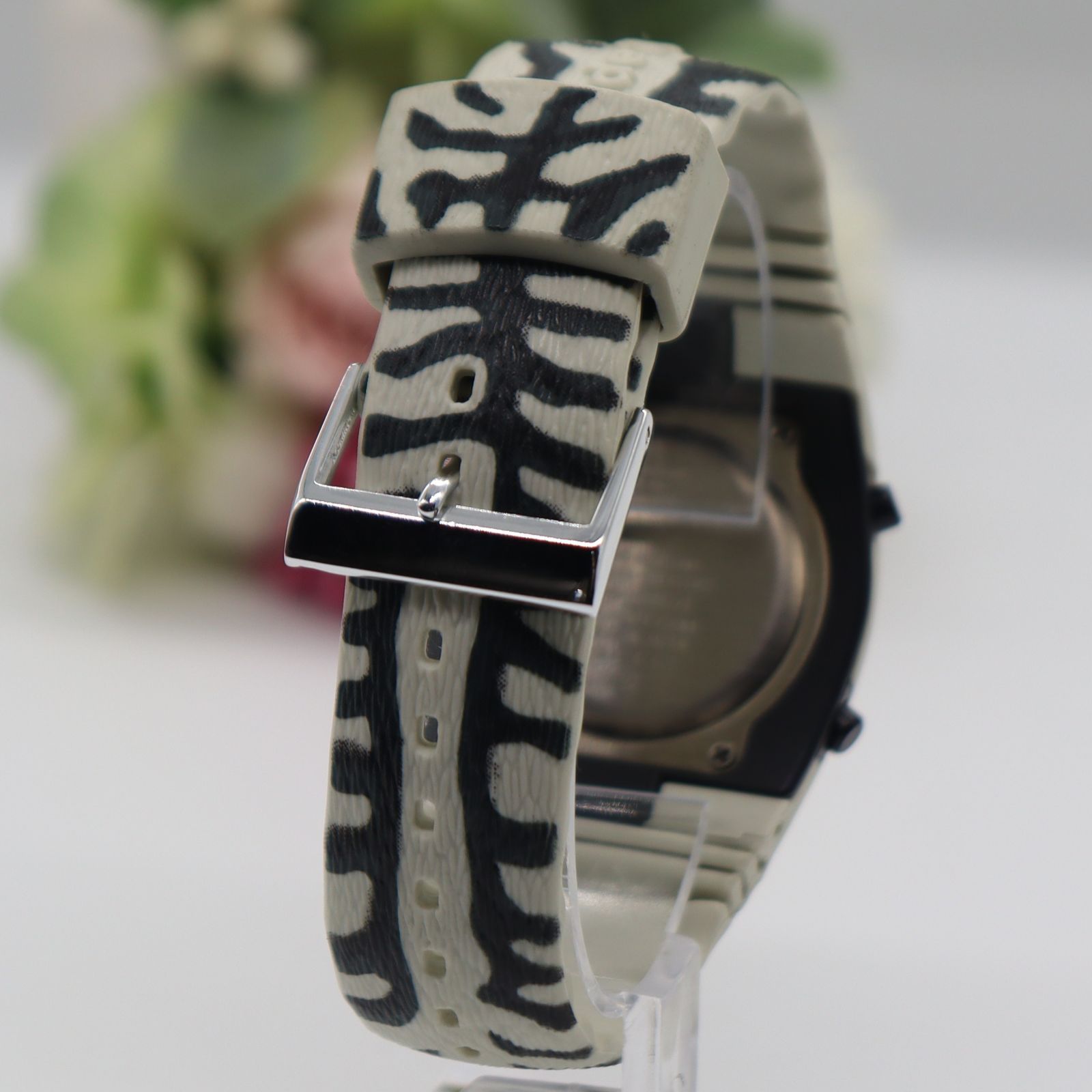 cabane de zucca  腕時計　カバンドズッカ　ゼブラ柄　箱保証書付き CABANE de ZUCCA カバンドズッカ w240-4120 デジタル クォーツ