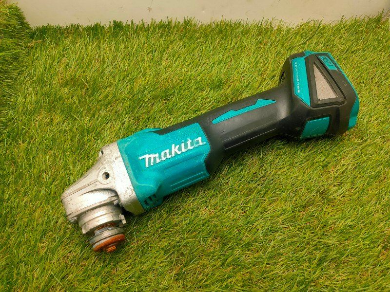 マキタ GA404DRGXN 18V 100mm充電式ディスクグラインダ マキタ純正バッテリ2個 充電器 ケース付 動作 済み