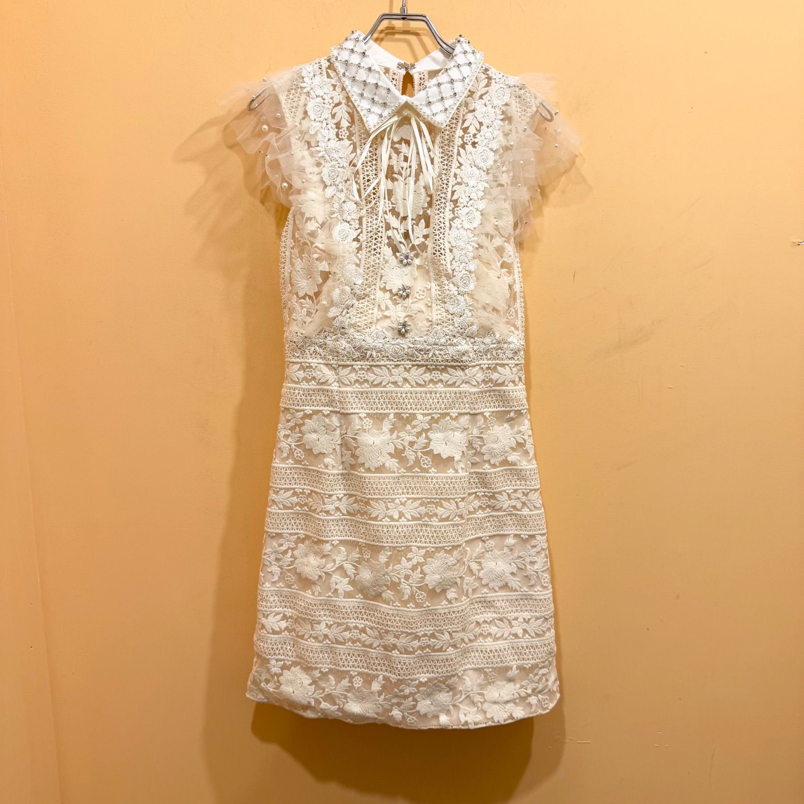 ROBE de FLEURS ローブドフルール ビジュー襟×フラワーレースタイトミニキャバドレス fm 2422 アイボリー サイズM み