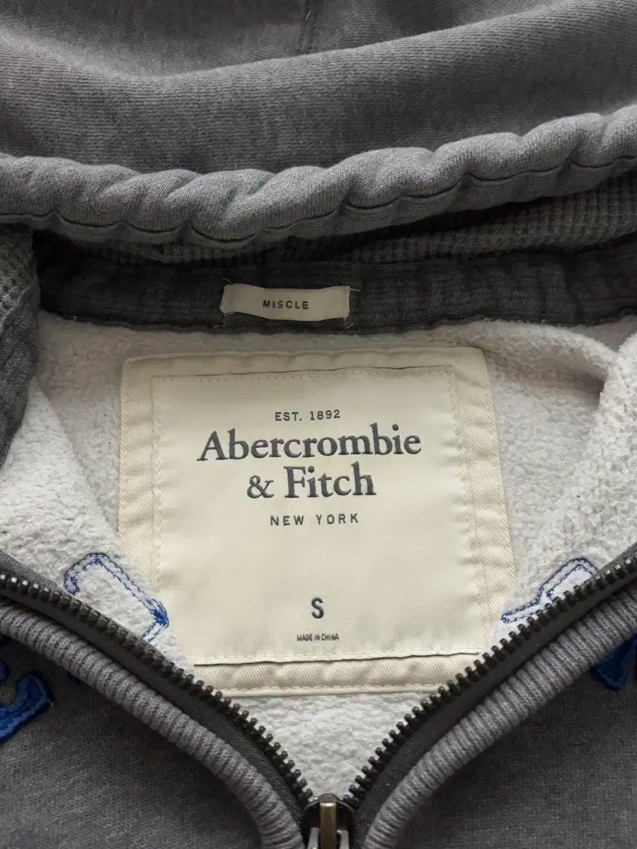  アバクロンビー フード ジップアップ S パーカー トップス