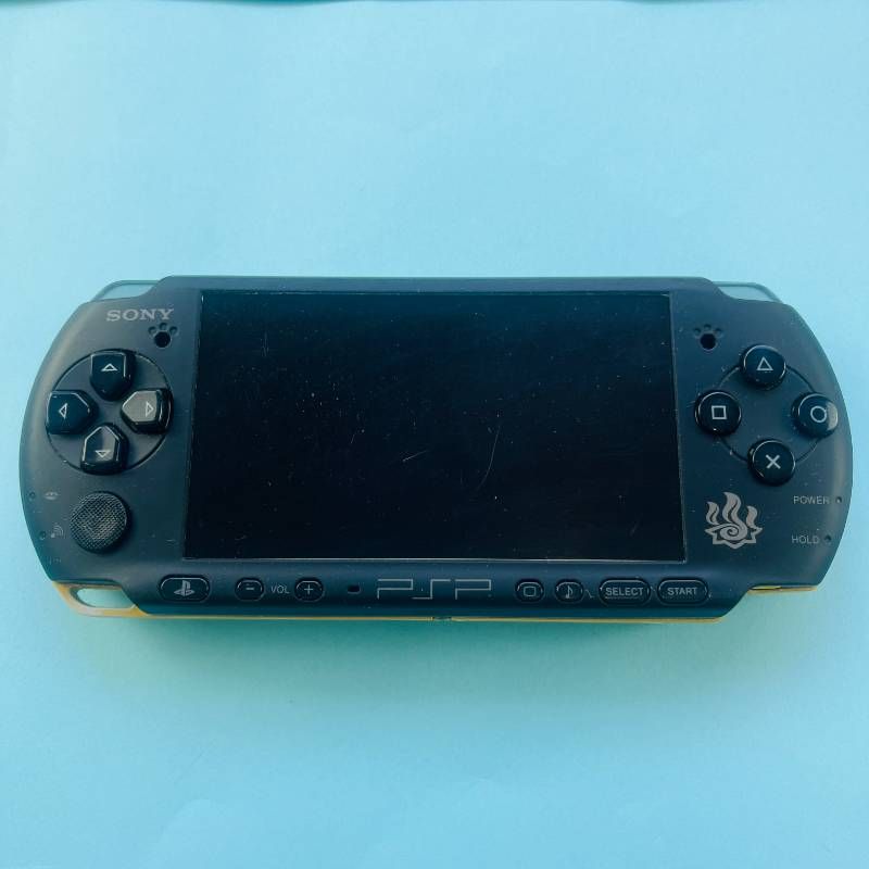 TK058 すぐ遊べるセット SONY PSP 3000 ハンターズモデルモンスターハンター3rd セット 本体 ソフト バッテリー USBケーブル まとめ ソニー プレイステーションポータブル PS モンハン モンスターハンター ジンオウガ 黒 金