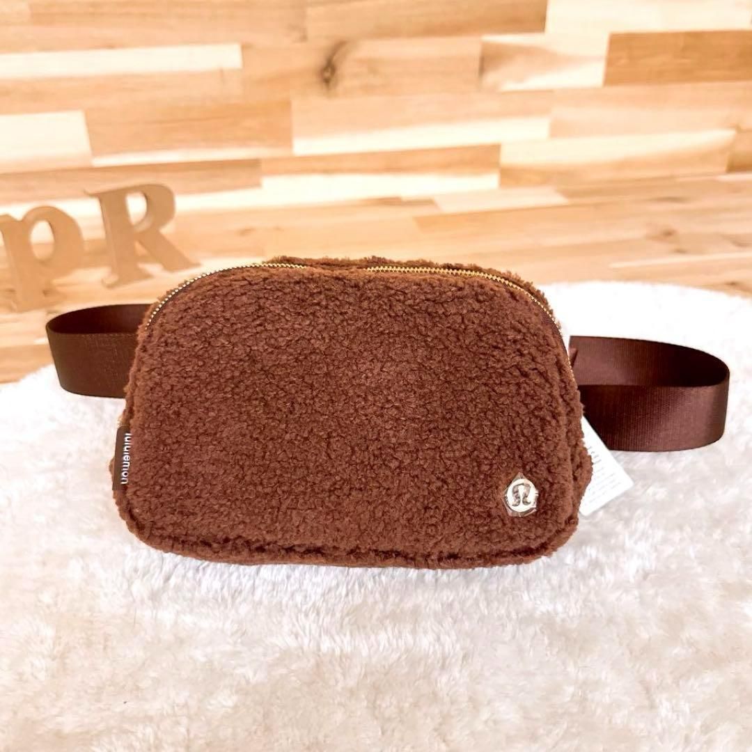 稀少 ルルレモン フリース ボア ボディバッグ ベルトバッグ 茶ブラウン 肩掛け