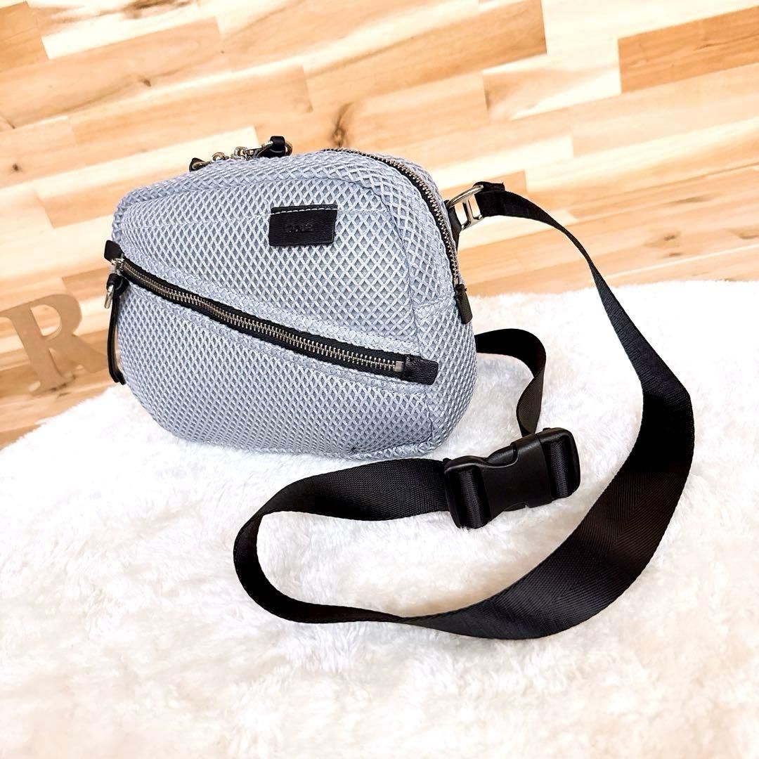  ヌエール スクエア メッシュ ボディバッグ ショルダーバッグ グレー×黒 肩掛け レザー ジップ ボディバッグ ウエストポーチ バッグ