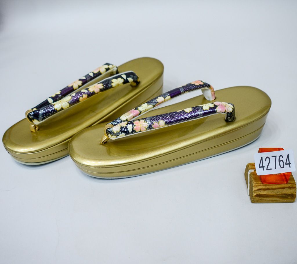  草履バッグセット 合皮螺鈿 桜 フリーサイズ 24 cm 適合足サイズ22.5〜24.5 紫×黒×ゴールド 振袖 成人式 NO 42764 和装用バッグ 着物 浴衣