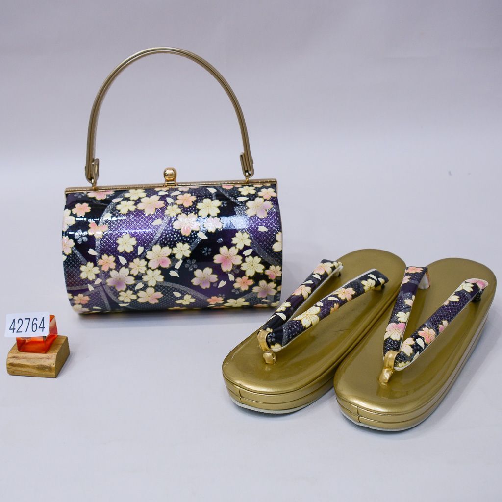 草履バッグセット 合皮螺鈿 桜 フリーサイズ 24 cm 適合足サイズ22.5〜24.5 紫×黒×ゴールド 振袖 成人式 NO 42764