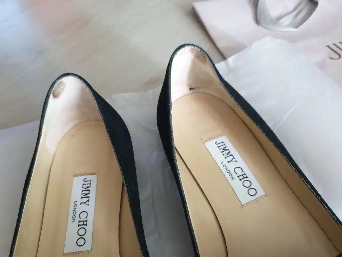 ジミーチュウ リボンフラットシューズ