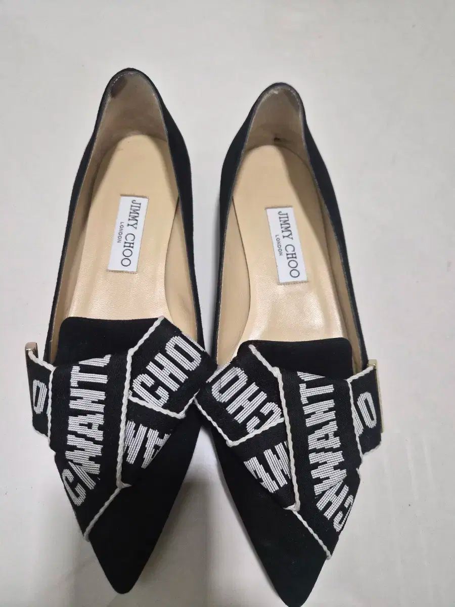 ジミーチュウ リボンフラットシューズ